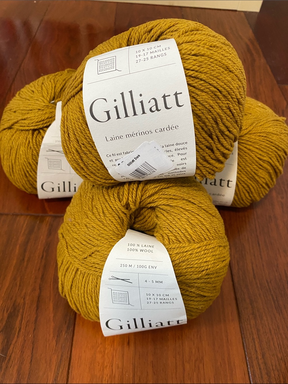 De Rerum Natura Gillatt colour: Dore. 4 skeins